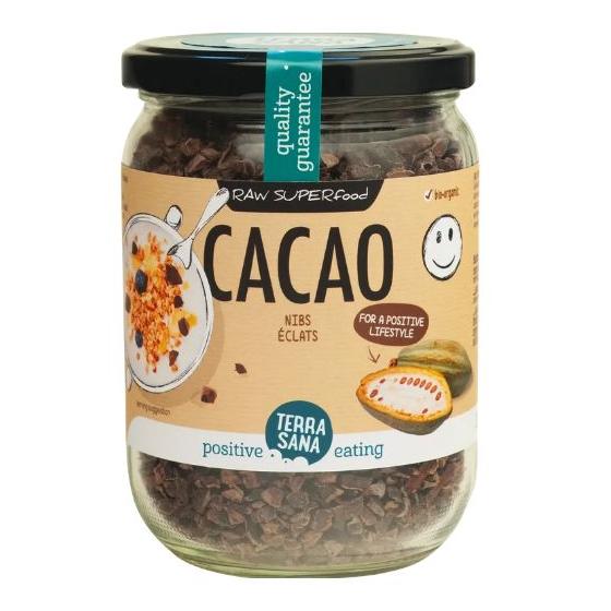 Raw cacao nibs in glas bio