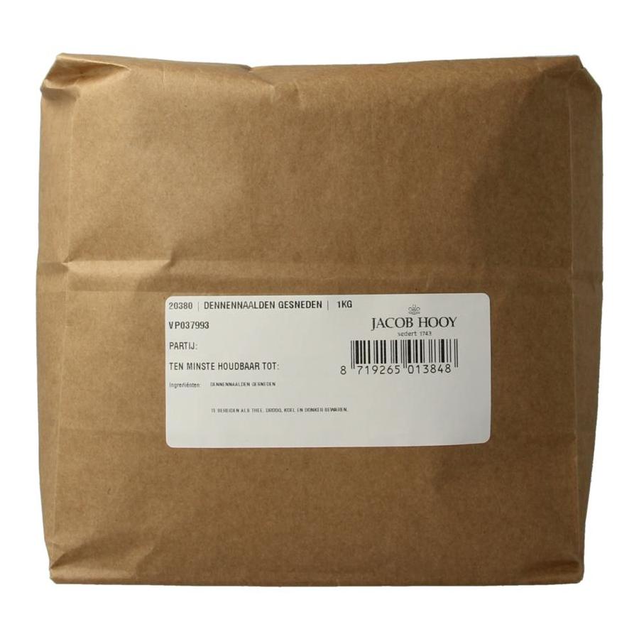 Dennenaalden gesneden